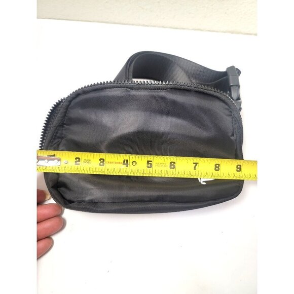 Fabletic Black Belt Bag Crossbody Adjustable Strap Multiple Compartments Size 1L - Picture 5 of 7
